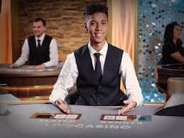 Antarmuka meja VIP Roulette di pasangjitu dengan tampilan multi-kamera dealer langsung